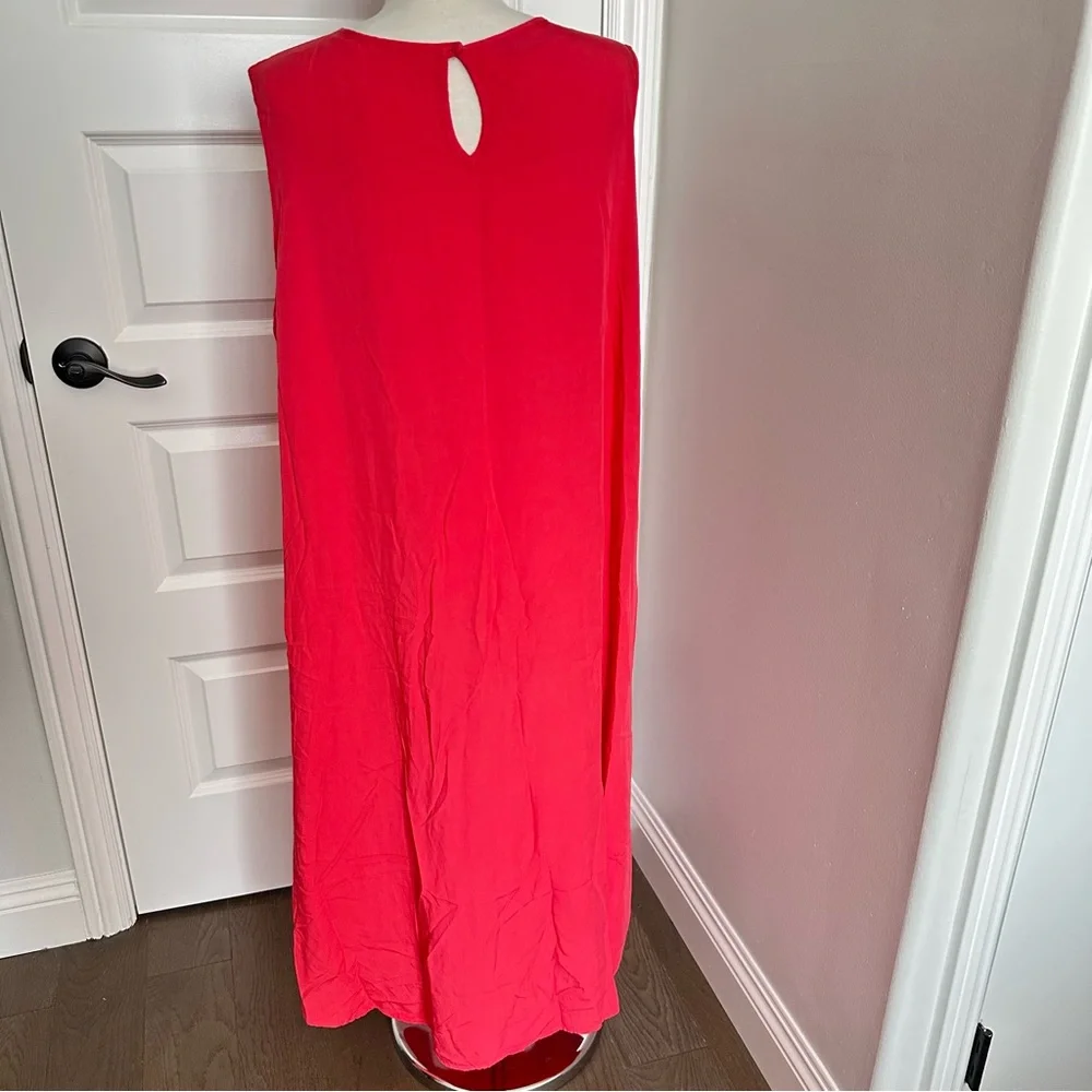 Elegant Red Sleeveless Dress - Picture 5 of 7